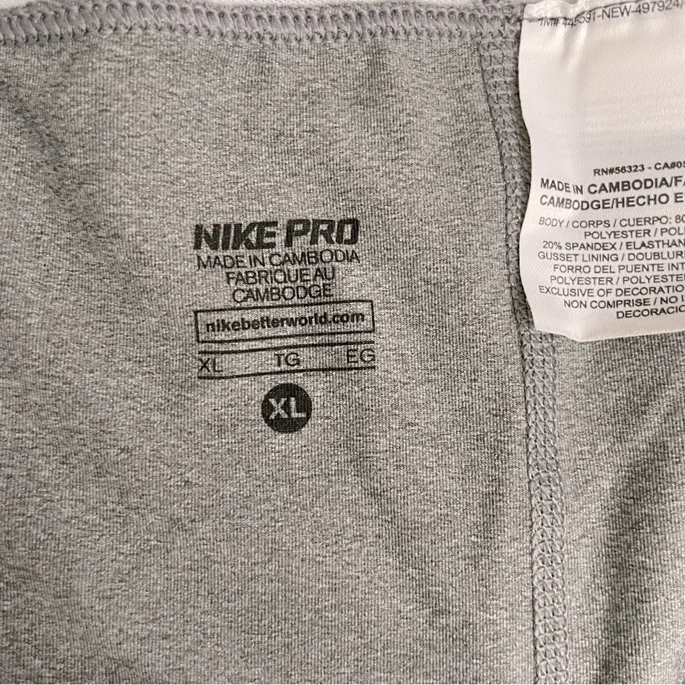 Nike PRO Women's XL Fitted Dri Fit Pants Leggings Cropped Capri Gray